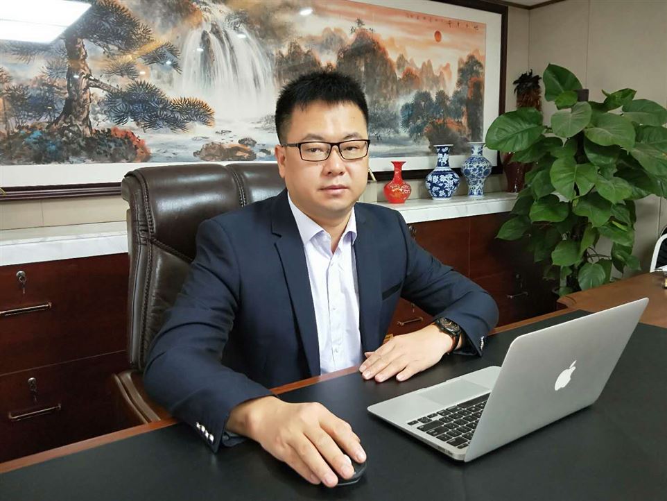 董事长.jpg 董事长.jpg